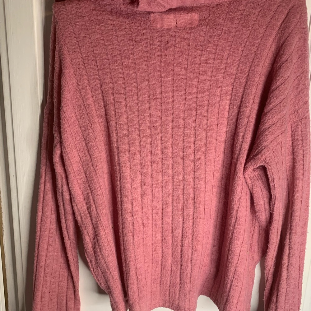 Abercrombie Kids girls lightweight sweater. Size 7/8. Small hole on the shoulder - Picture 6 of 6